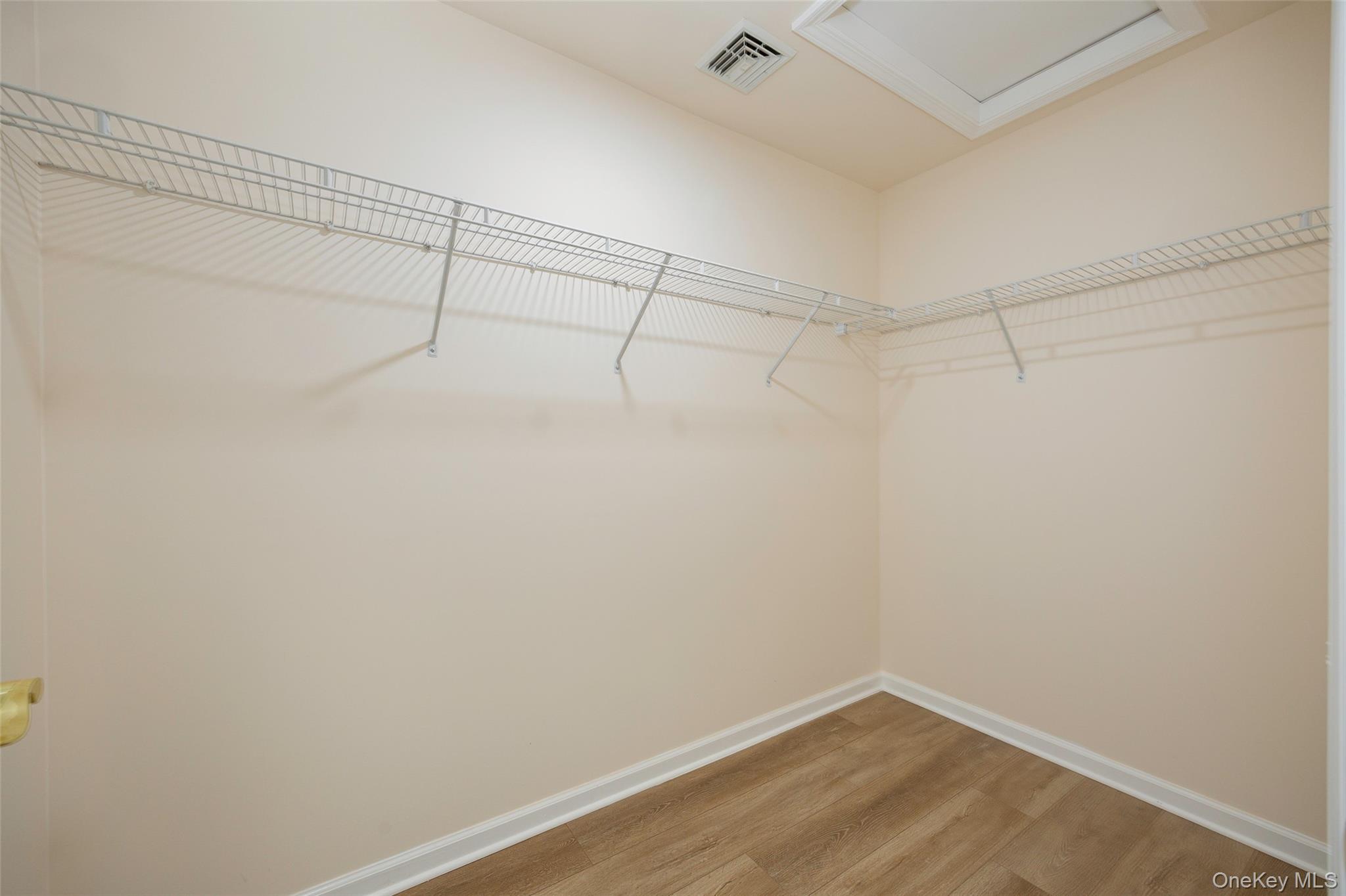 32 Halley Court, Poughkeepsie, NY 12601