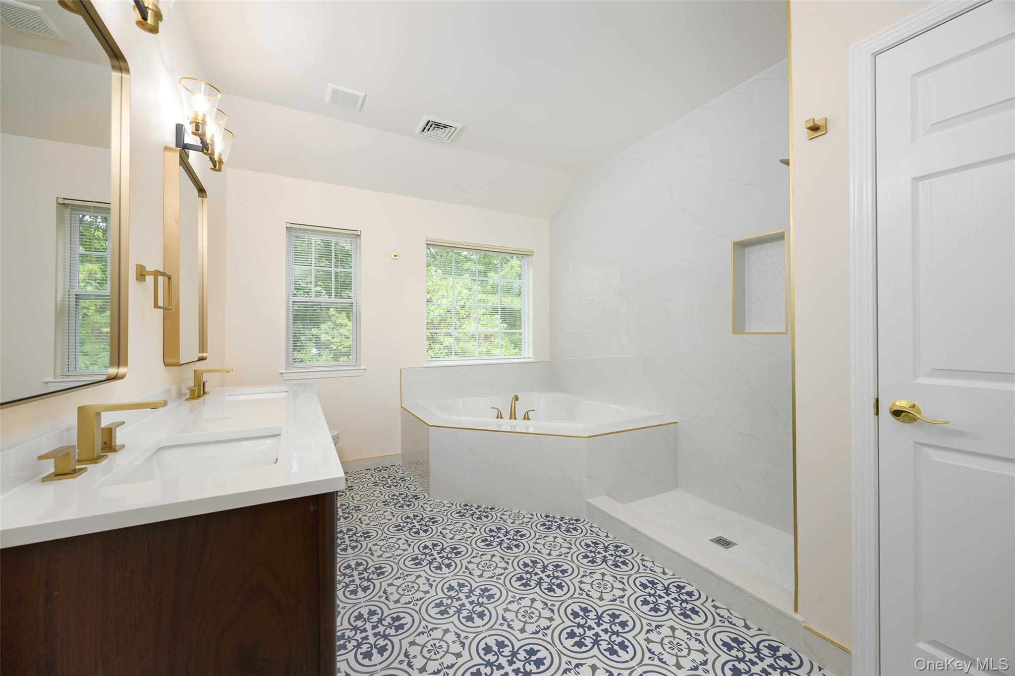 32 Halley Court, Poughkeepsie, NY 12601