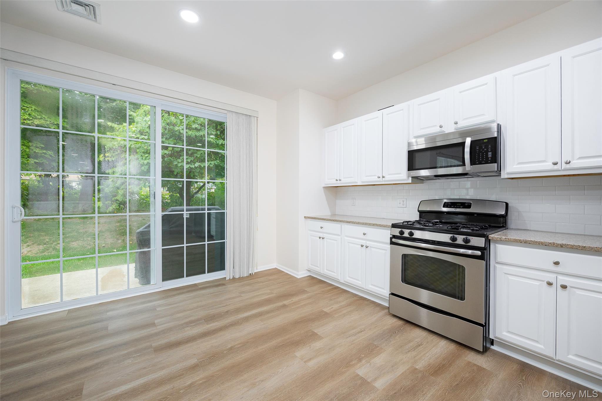 32 Halley Court, Poughkeepsie, NY 12601