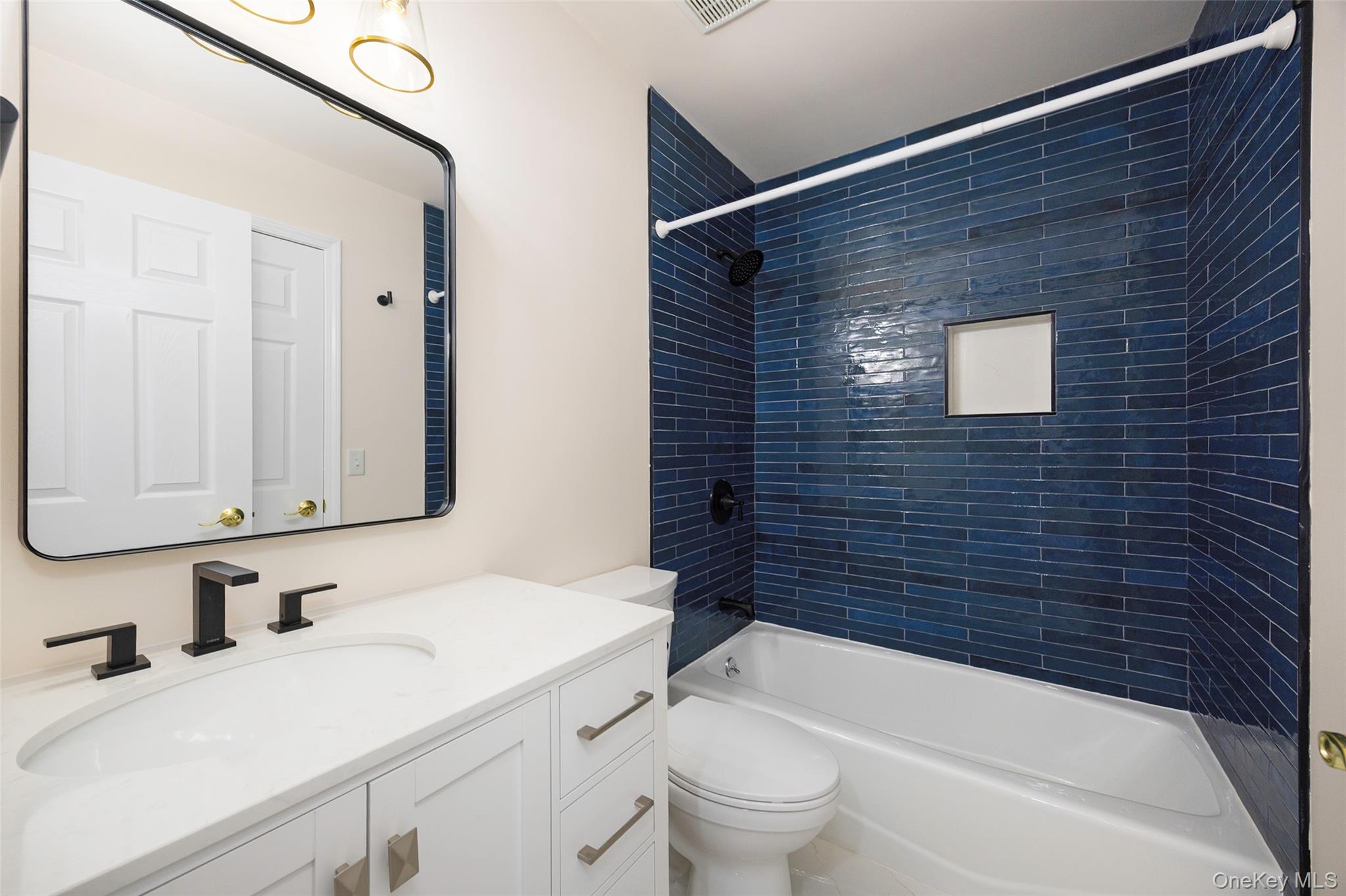 32 Halley Court, Poughkeepsie, NY 12601