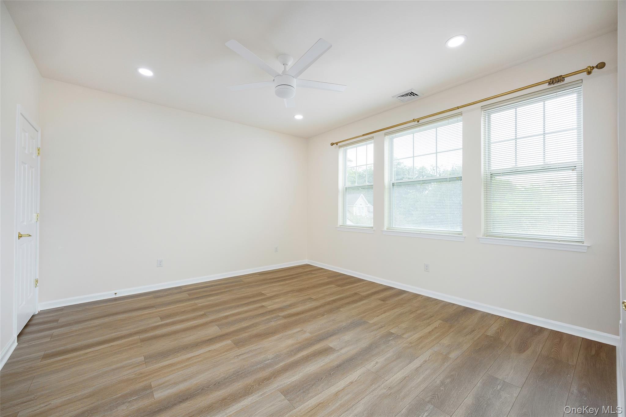 32 Halley Court, Poughkeepsie, NY 12601