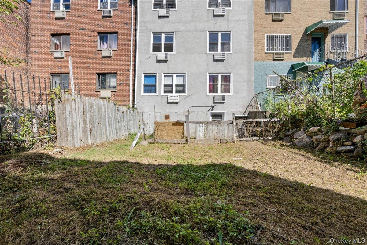 850 E 214th Street, Bronx, NY 10467