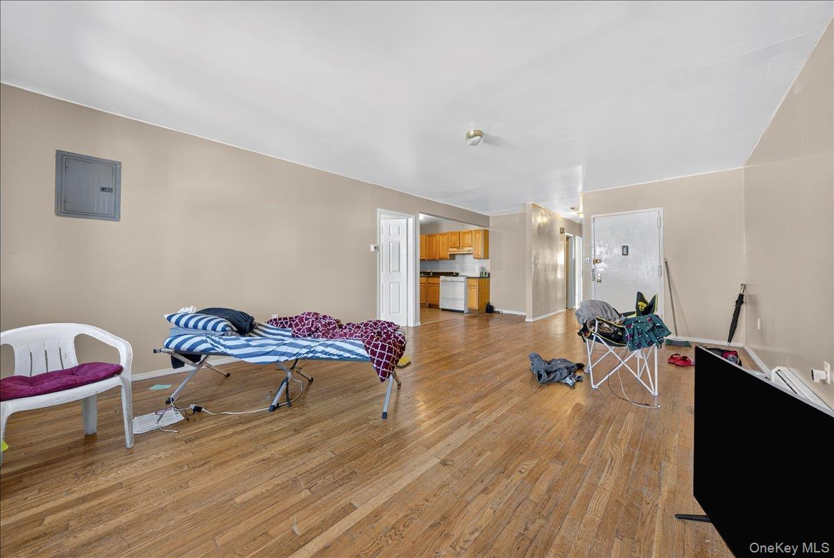 850 E 214th Street, Bronx, NY 10467