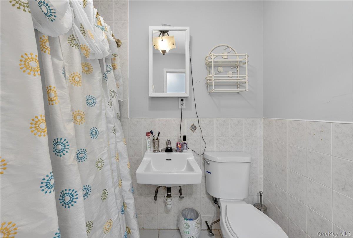 850 E 214th Street, Bronx, NY 10467