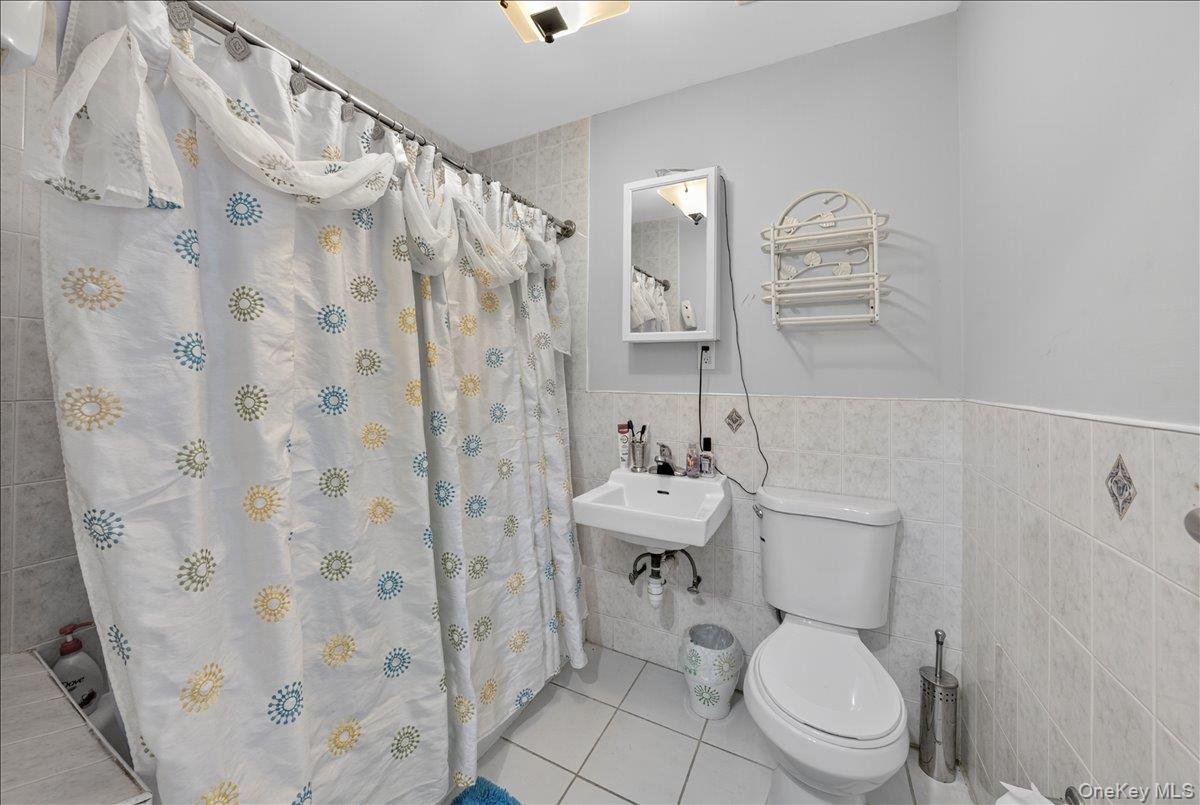 850 E 214th Street, Bronx, NY 10467