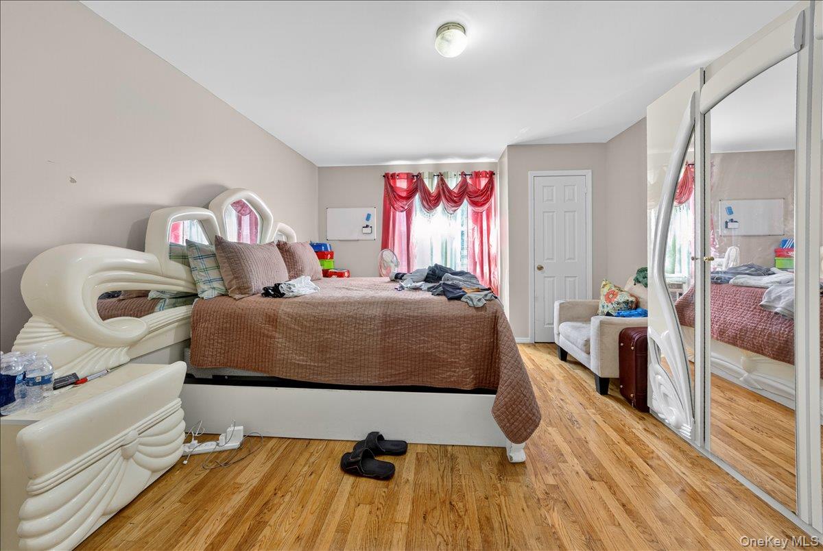 850 E 214th Street, Bronx, NY 10467