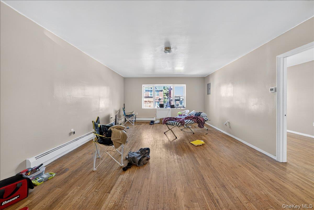 850 E 214th Street, Bronx, NY 10467