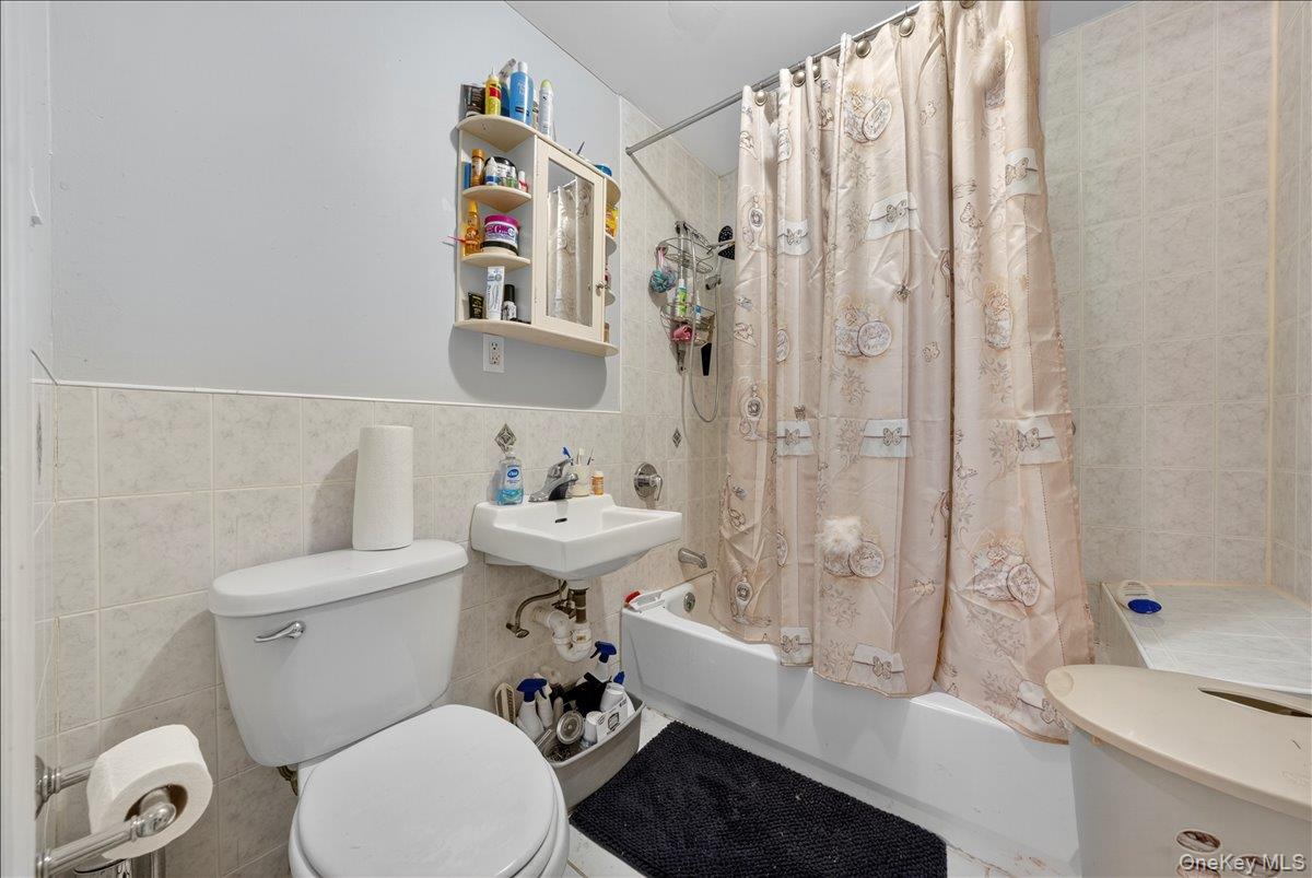 850 E 214th Street, Bronx, NY 10467