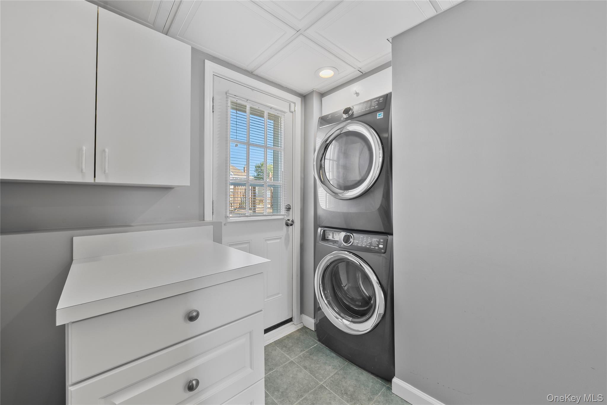 15 Hayes Road, Amity Harbor, NY 11701