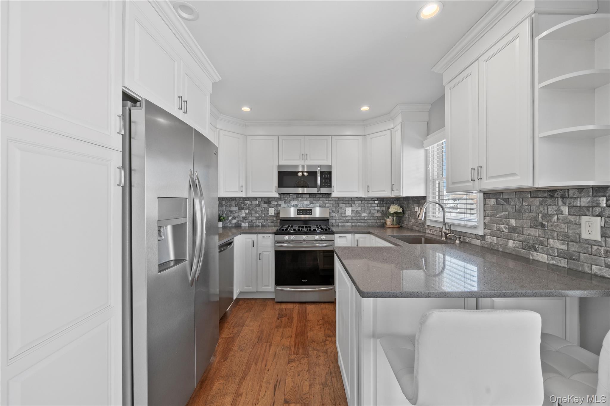 15 Hayes Road, Amity Harbor, NY 11701