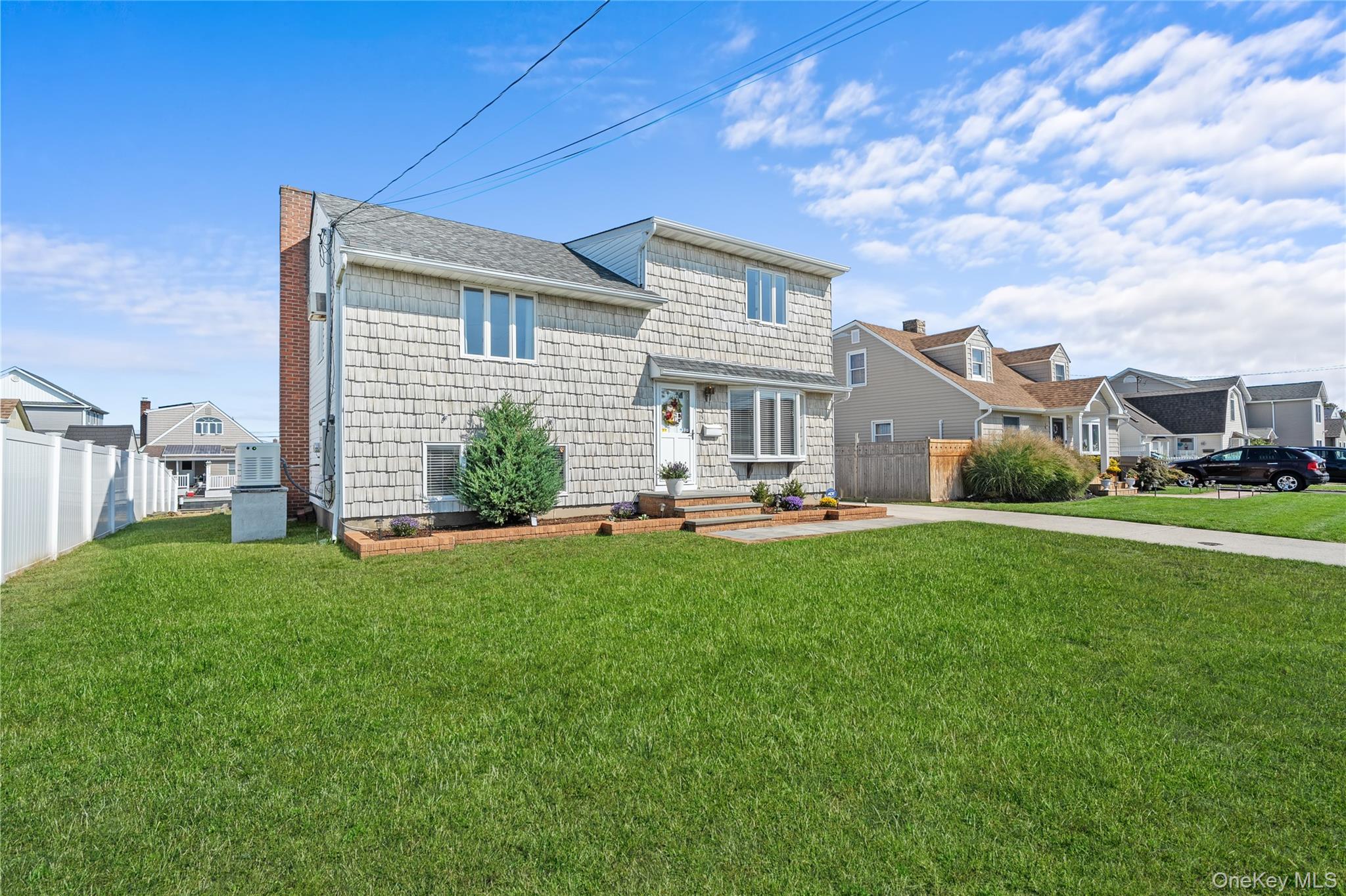 15 Hayes Road, Amity Harbor, NY 11701