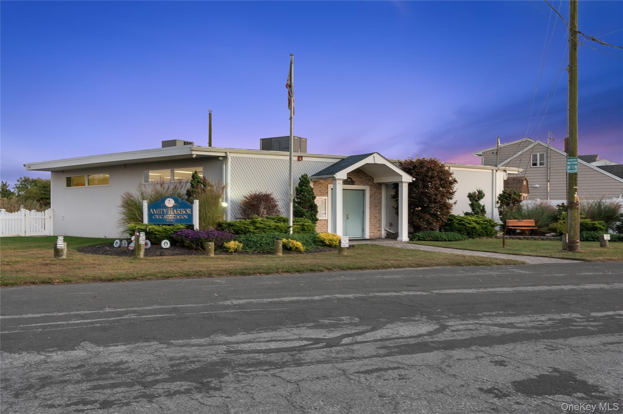 15 Hayes Road, Amity Harbor, NY 11701