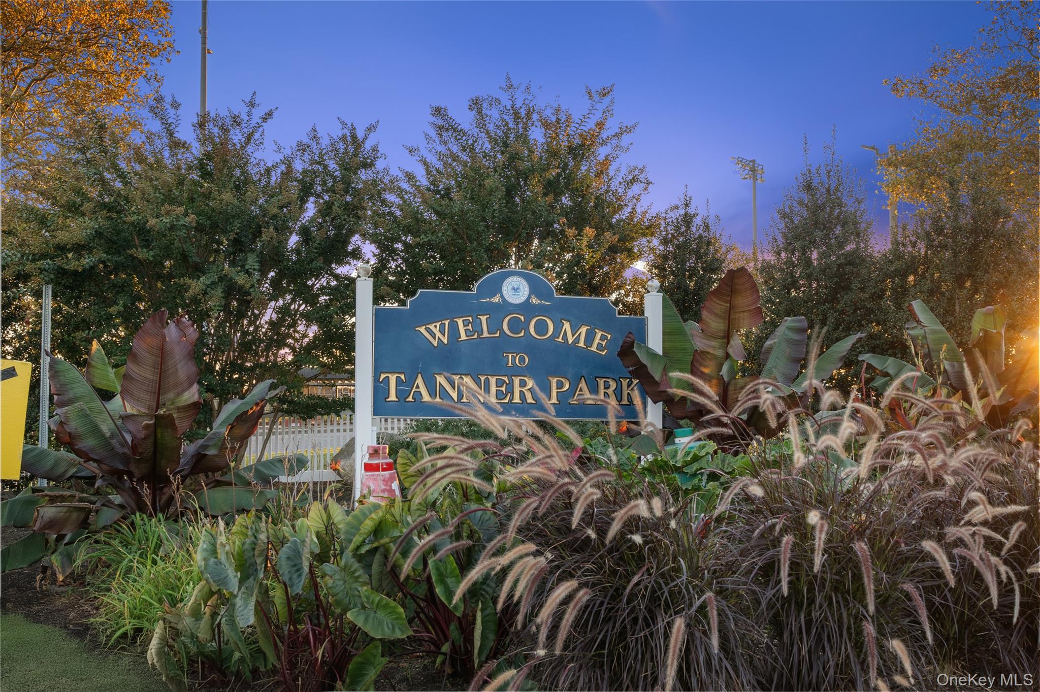 15 Hayes Road, Amity Harbor, NY 11701