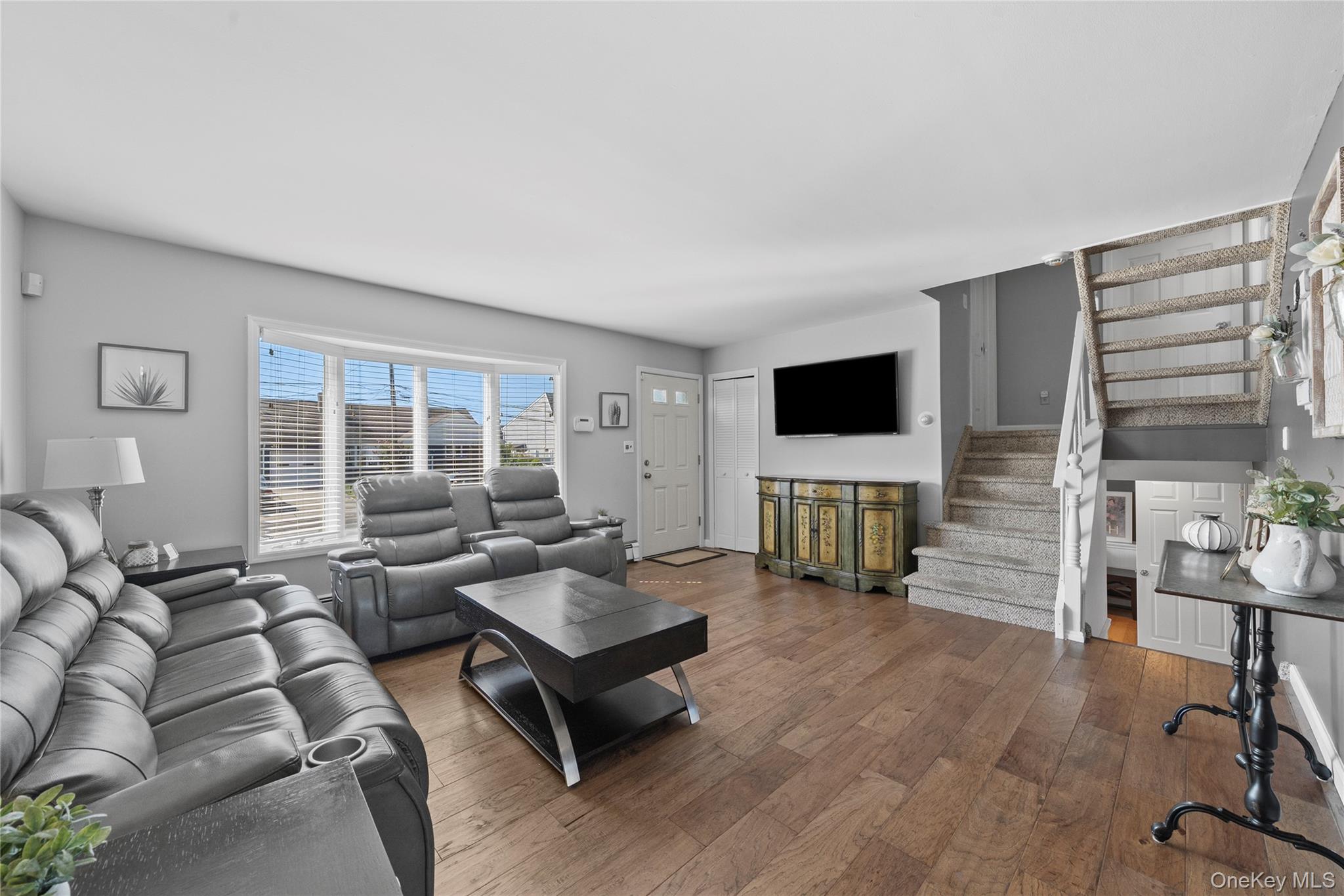 15 Hayes Road, Amity Harbor, NY 11701