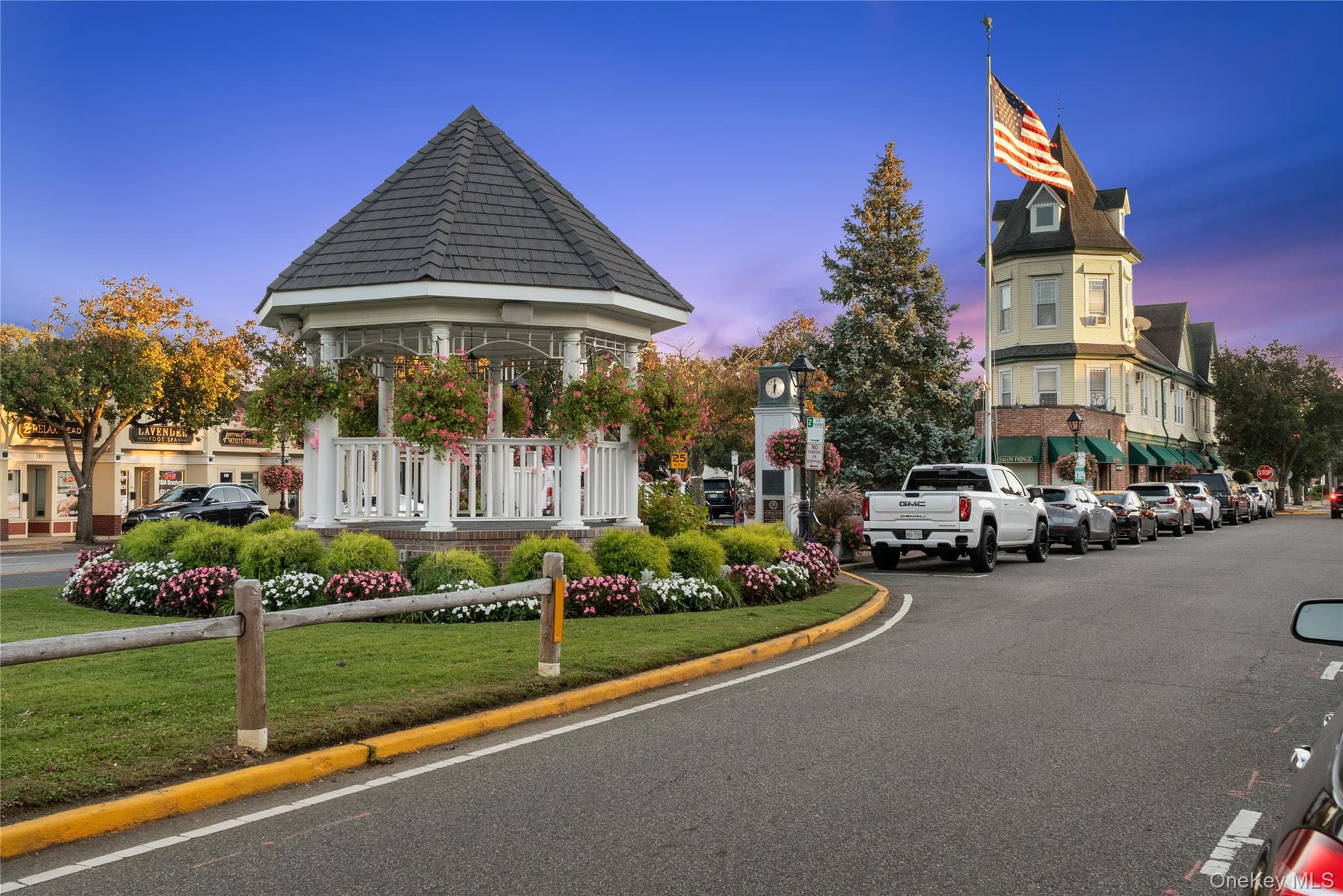 15 Hayes Road, Amity Harbor, NY 11701