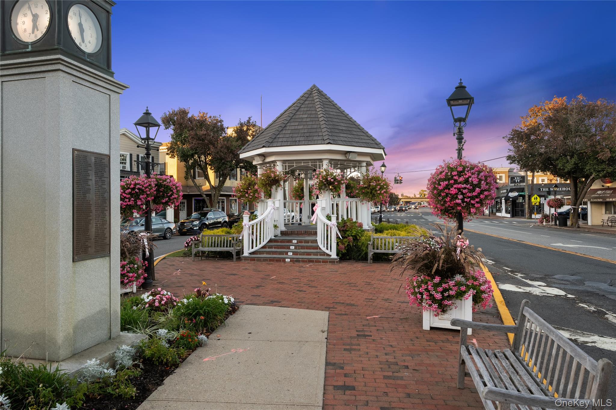 15 Hayes Road, Amity Harbor, NY 11701