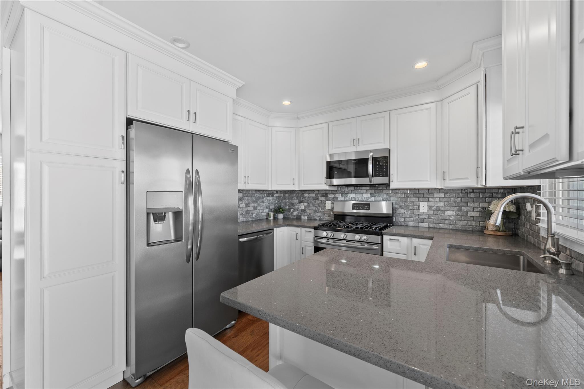 15 Hayes Road, Amity Harbor, NY 11701