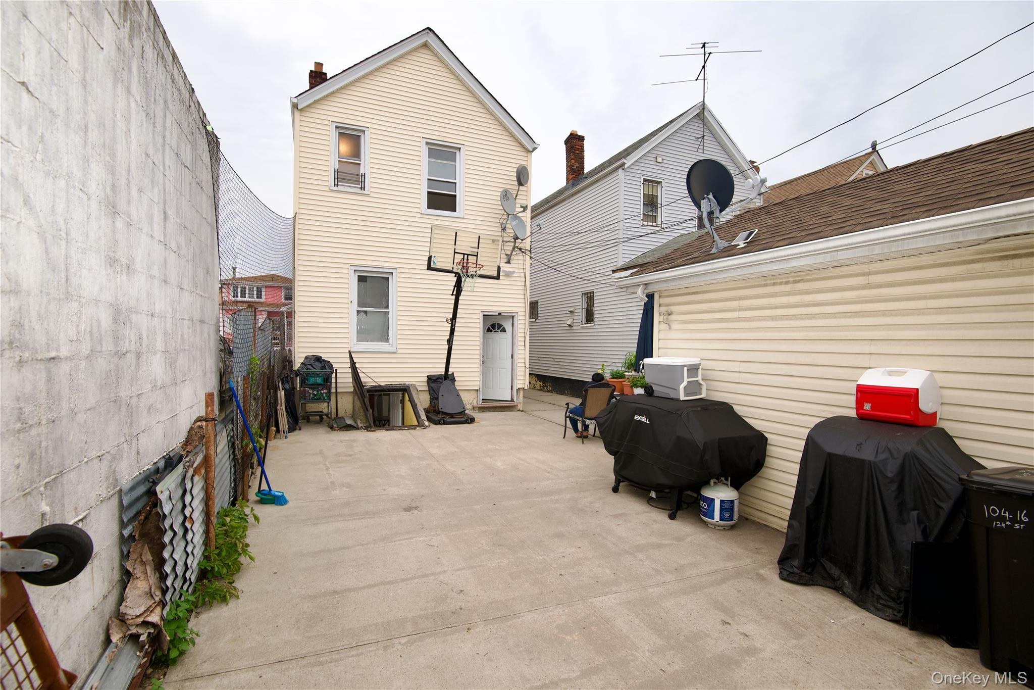 10416 124th Street, Richmond Hill, NY 11419