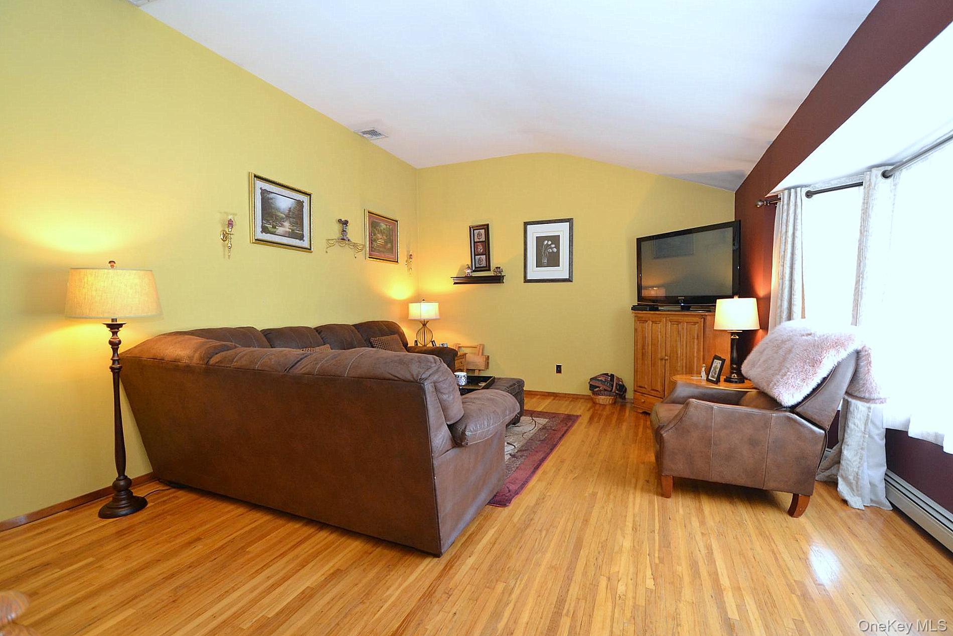 11 Barkley Lane, Nesconset, NY 11767