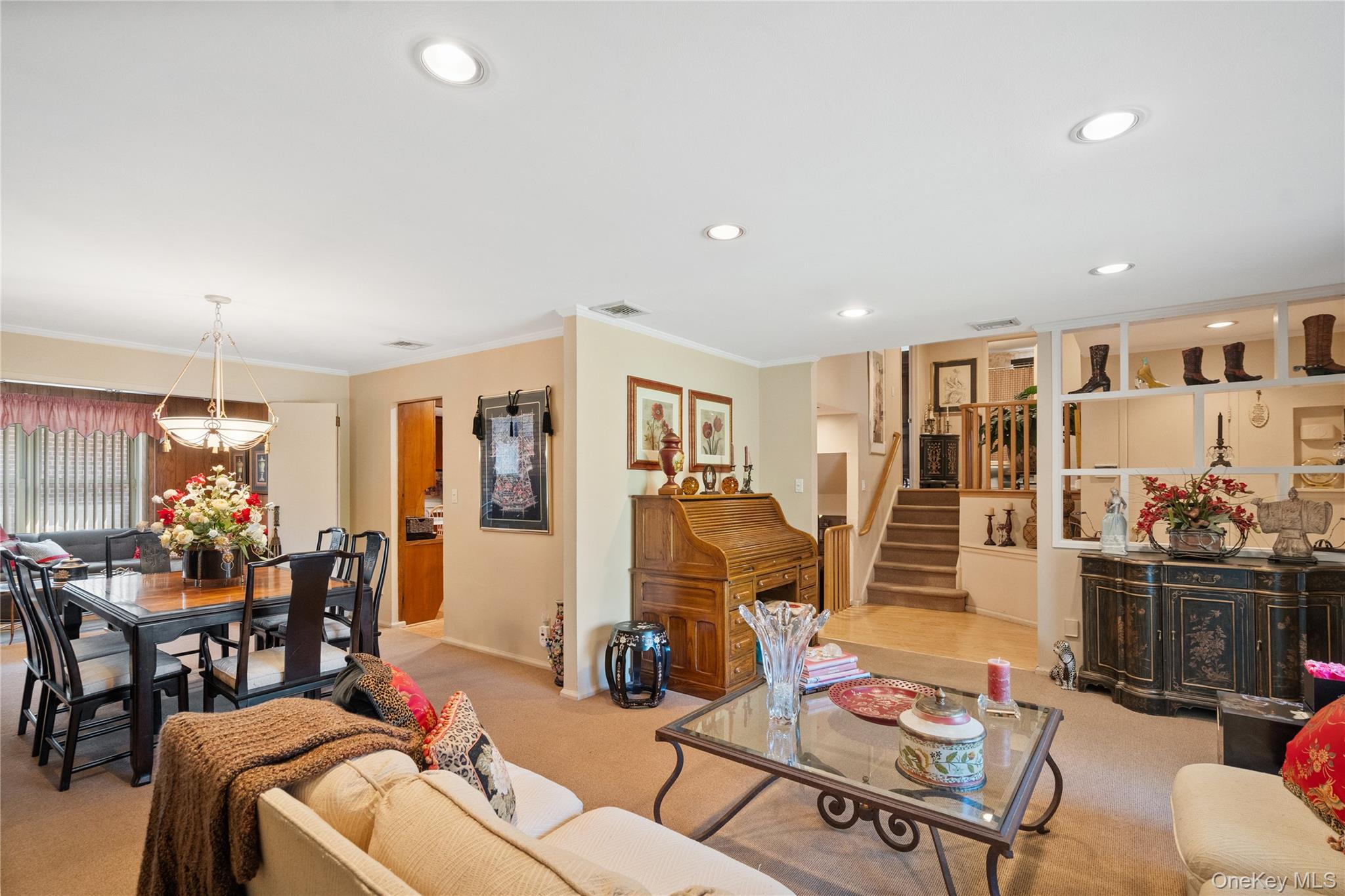 2 Martin Place, Syosset, NY 11791