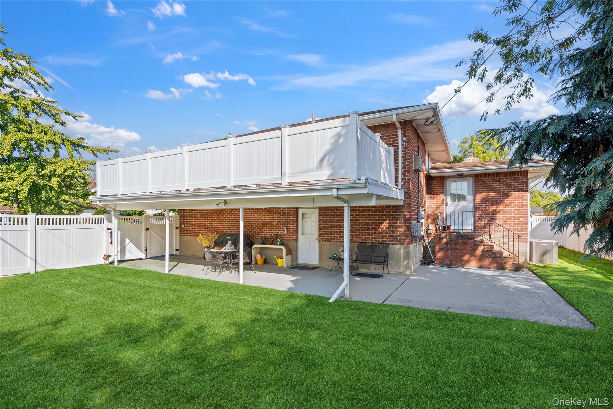 2 Martin Place, Syosset, NY 11791