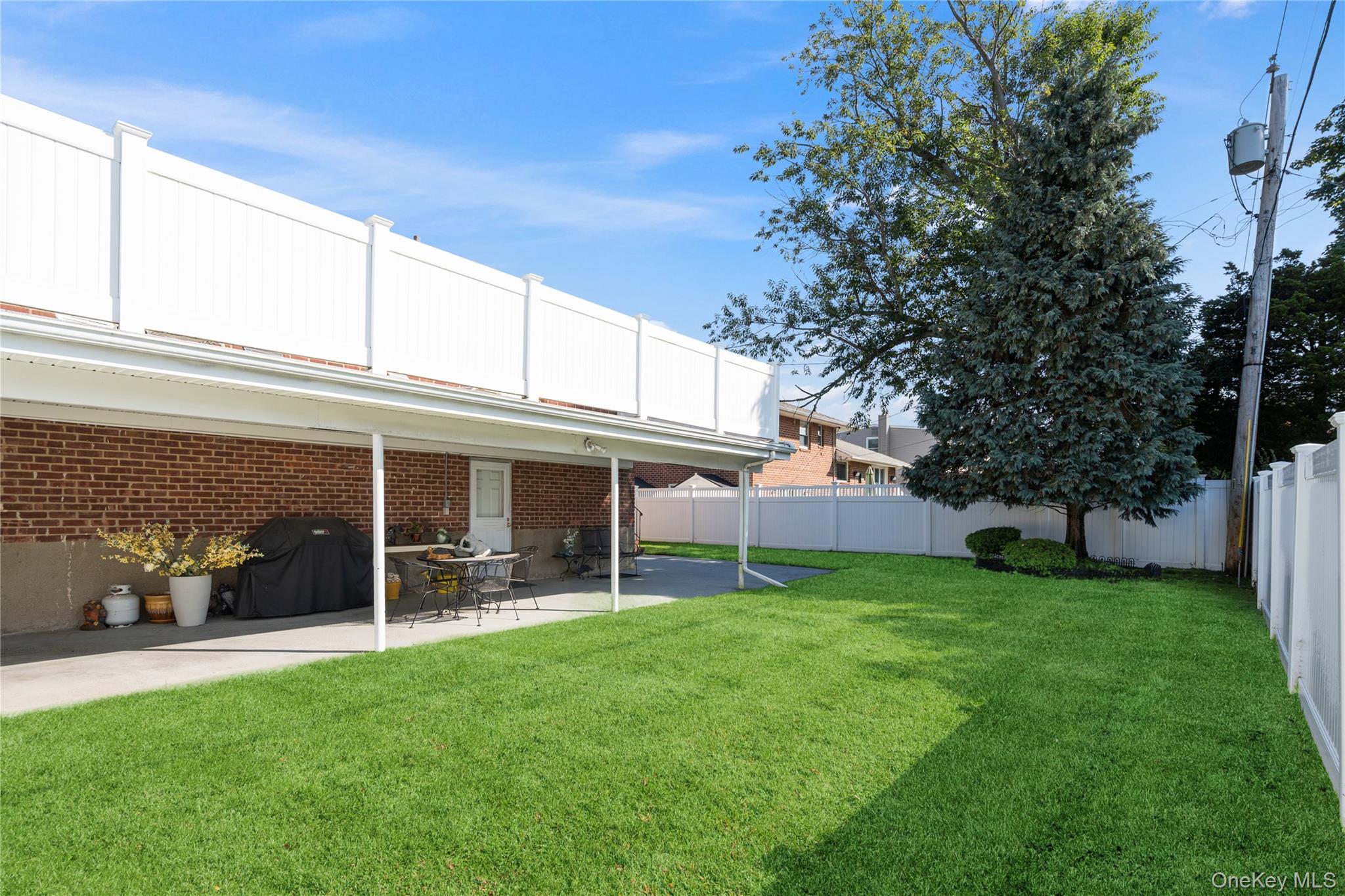 2 Martin Place, Syosset, NY 11791