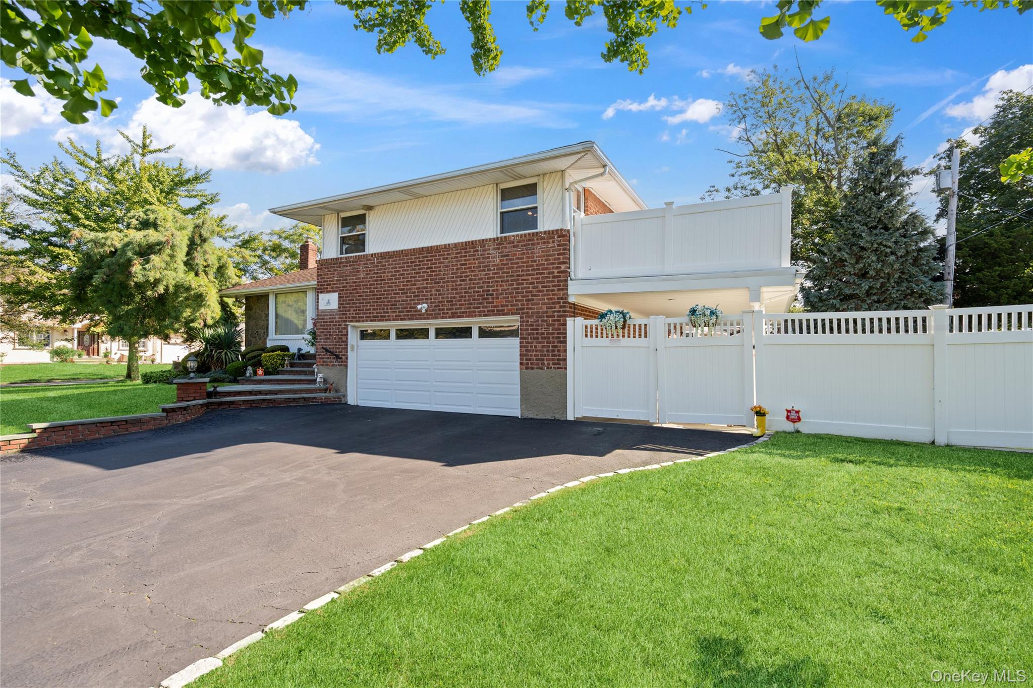 2 Martin Place, Syosset, NY 11791