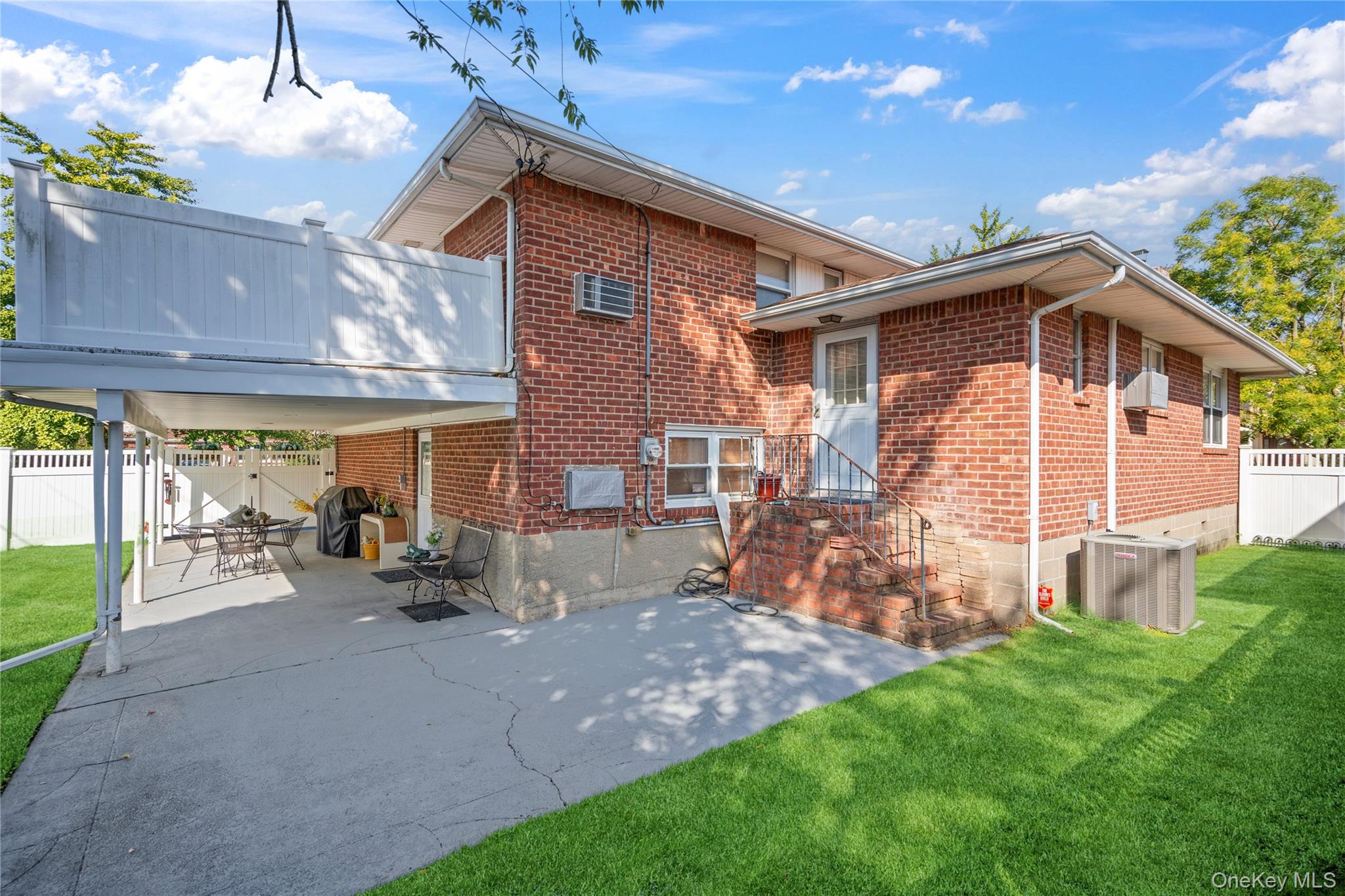 2 Martin Place, Syosset, NY 11791