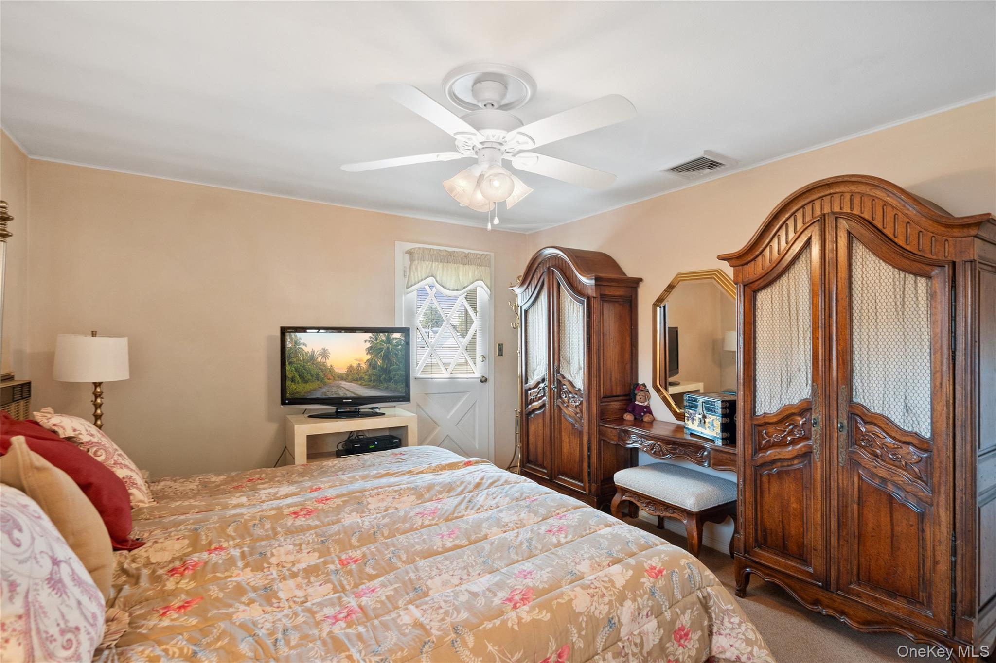 2 Martin Place, Syosset, NY 11791