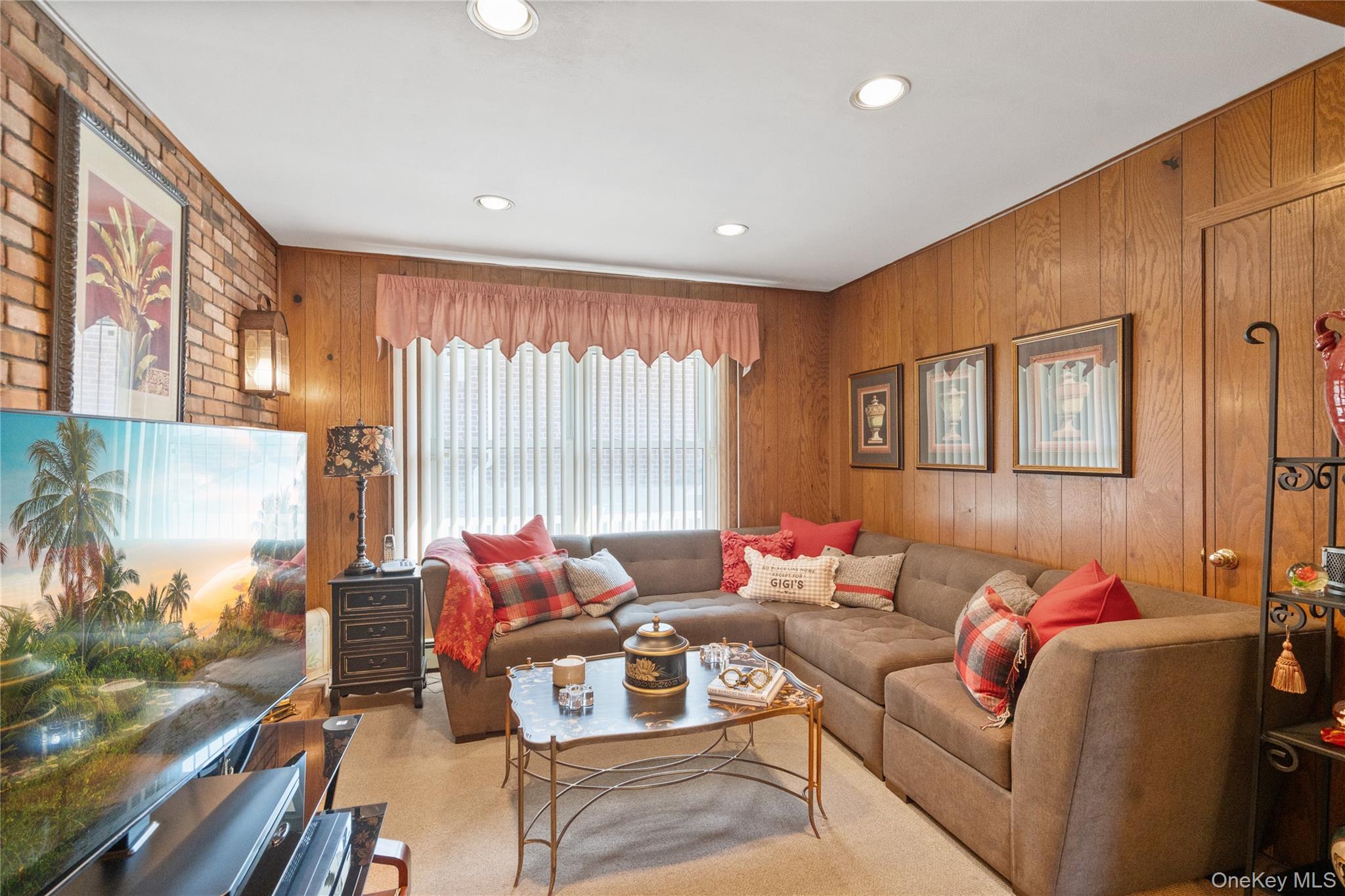 2 Martin Place, Syosset, NY 11791