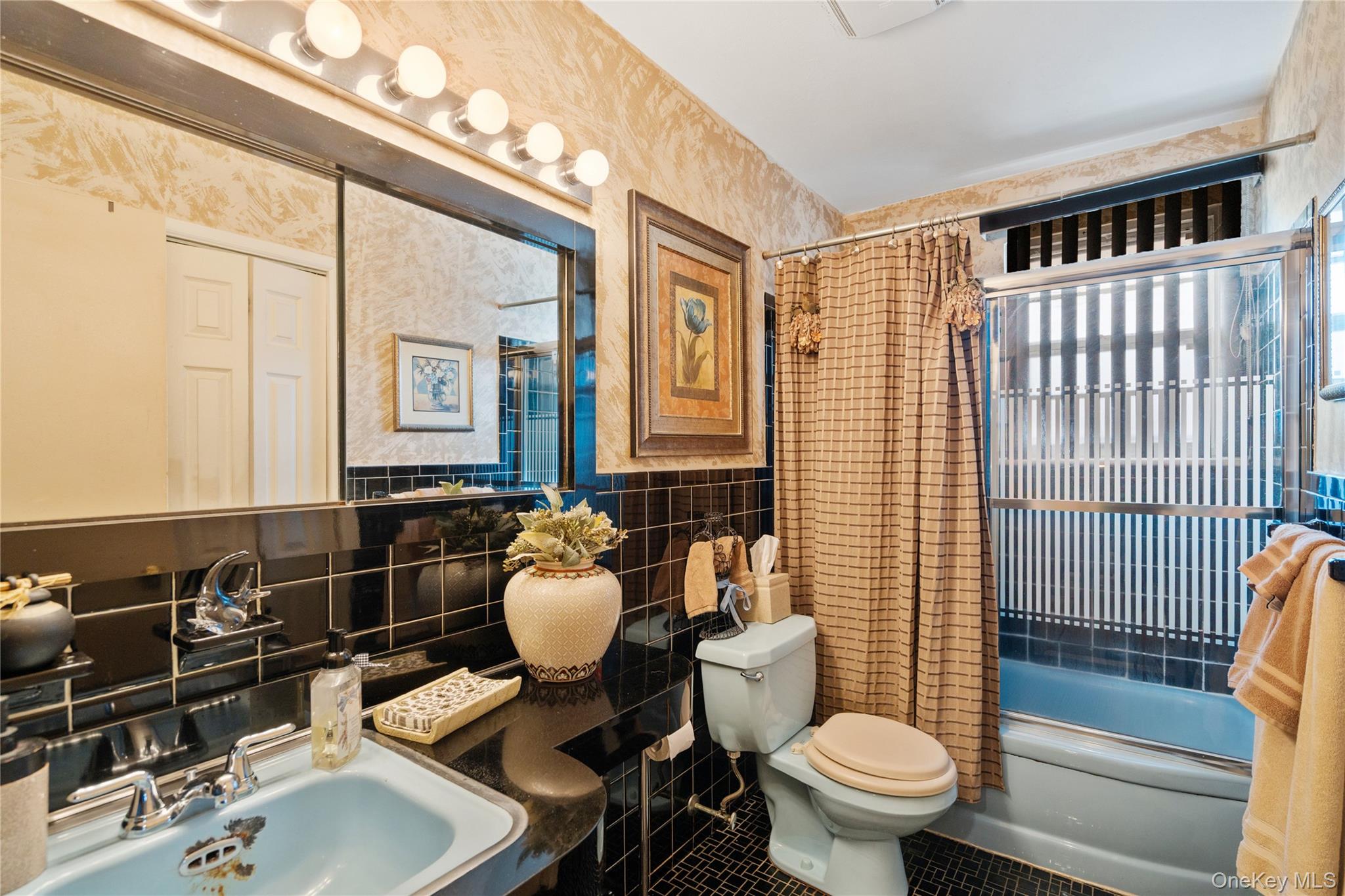 2 Martin Place, Syosset, NY 11791