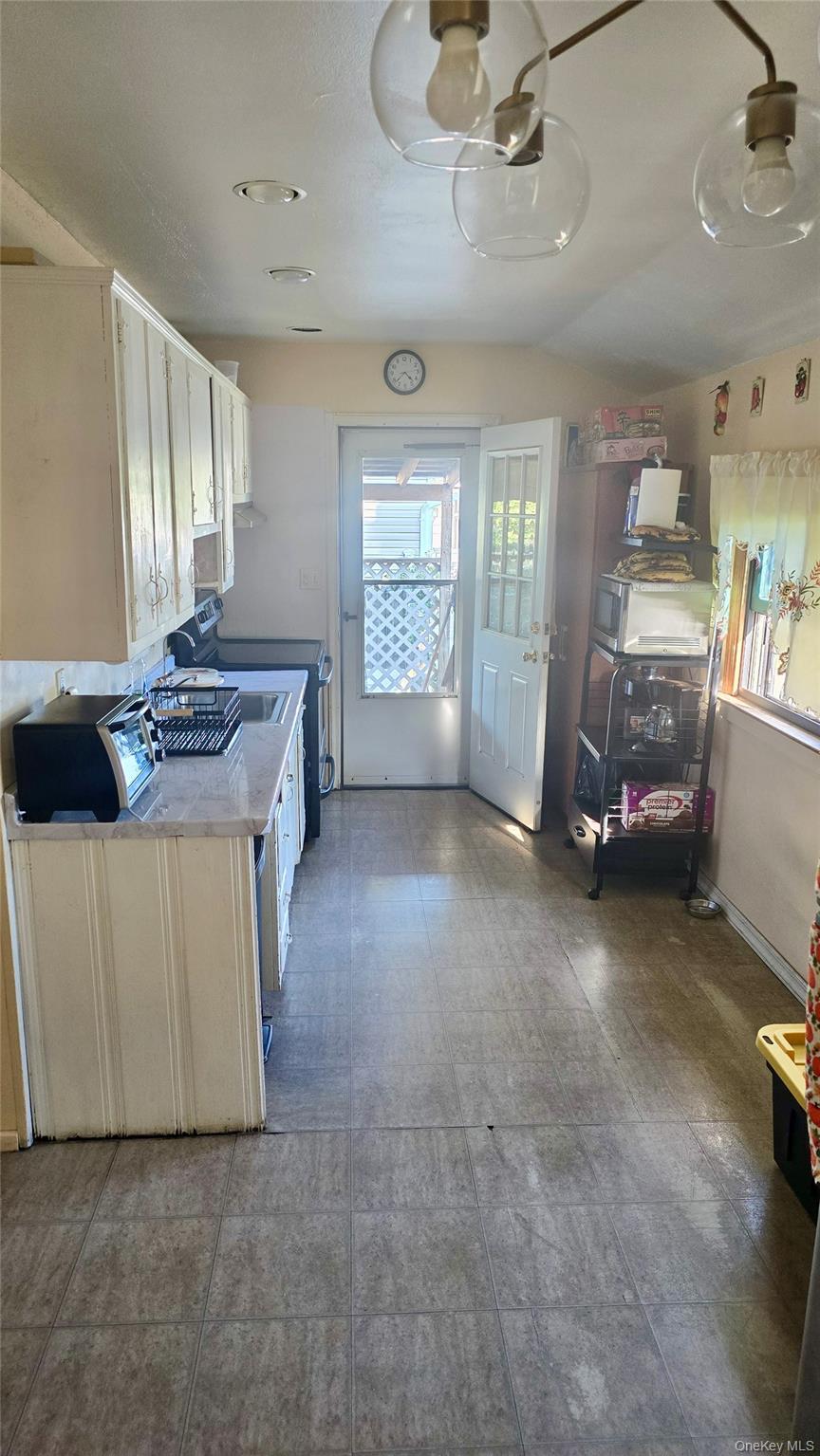 31 Perry Street, Brentwood, NY 11717