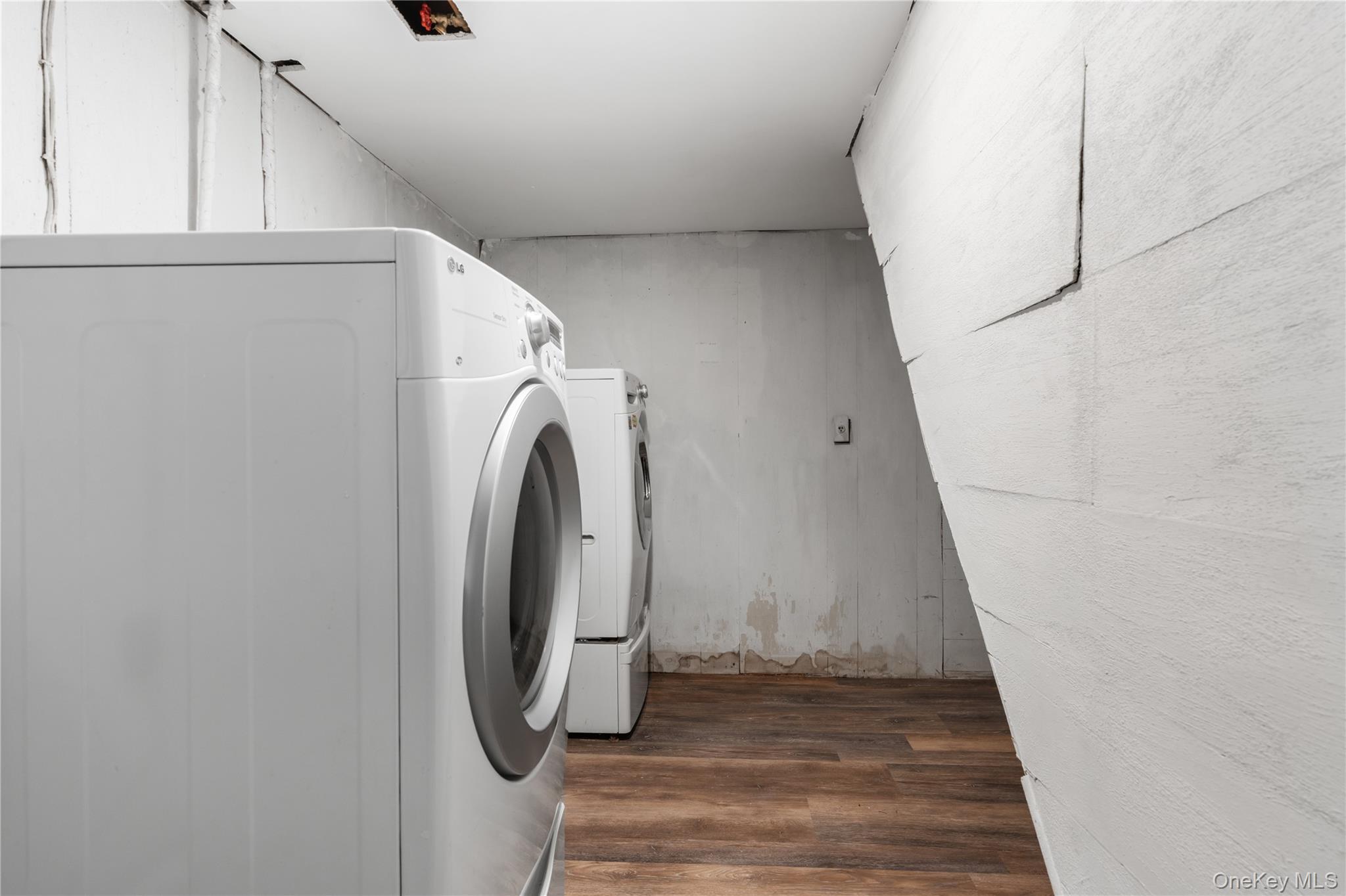 178 Melville Road, South Huntington, NY 11746