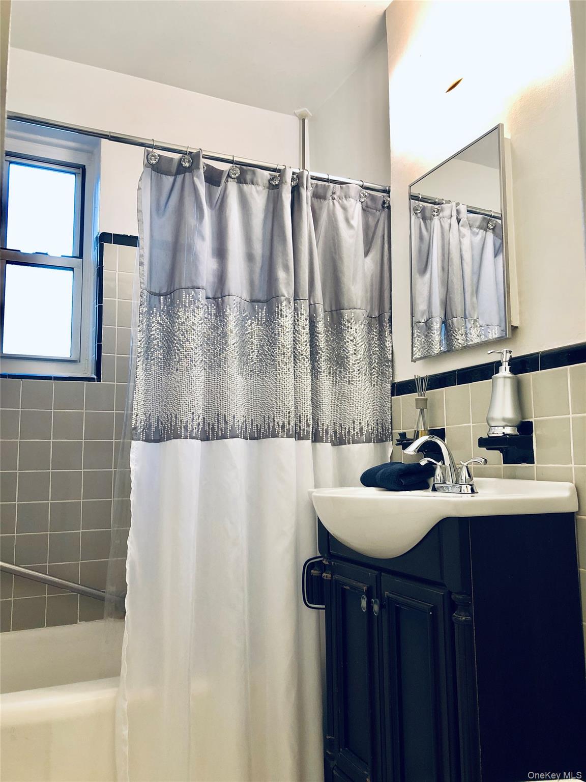 162-01 Powell Cove Boulevard # 1M, Beechhurst, NY 11357