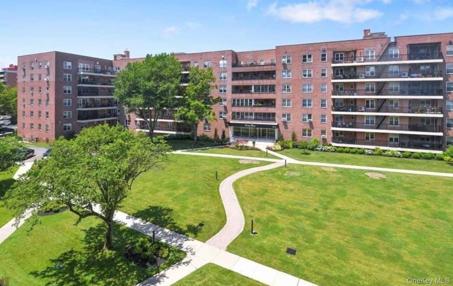 162-01 Powell Cove Boulevard # 1M, Beechhurst, NY 11357