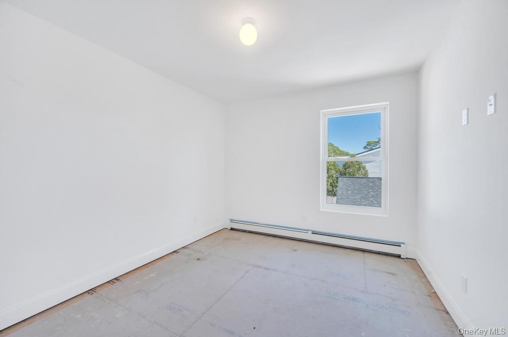 33 Rosemont Avenue, Farmingville, NY 11738