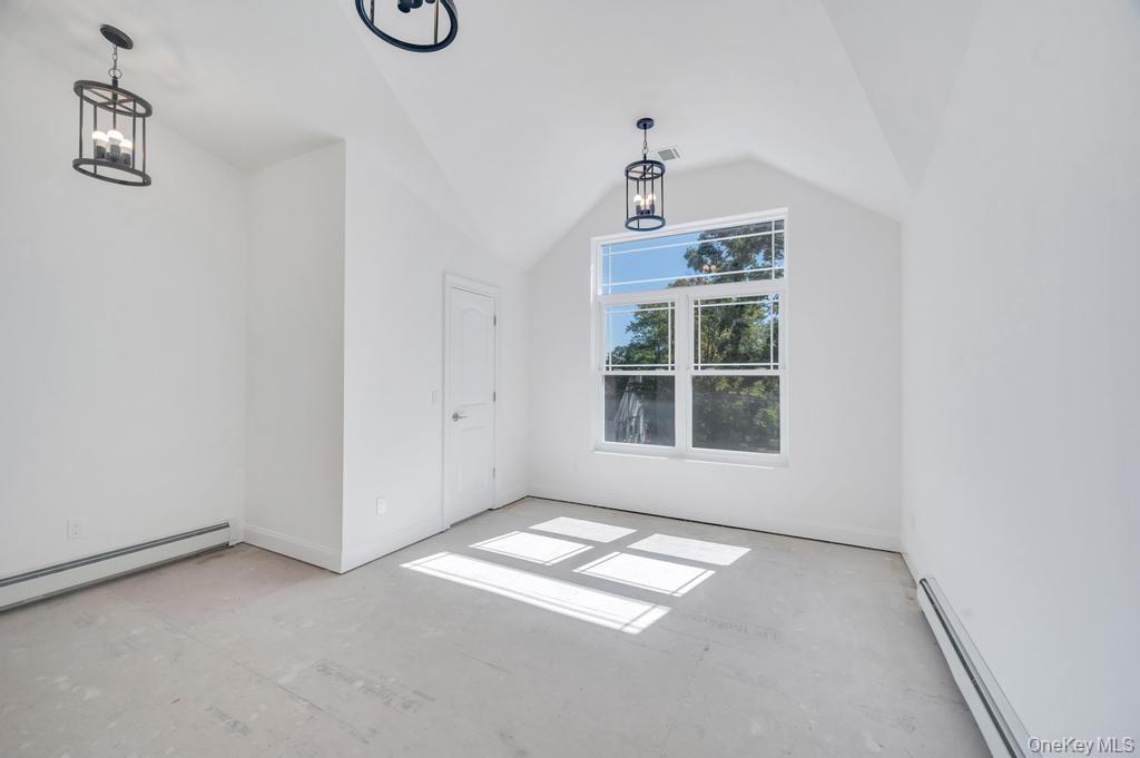 33 Rosemont Avenue, Farmingville, NY 11738