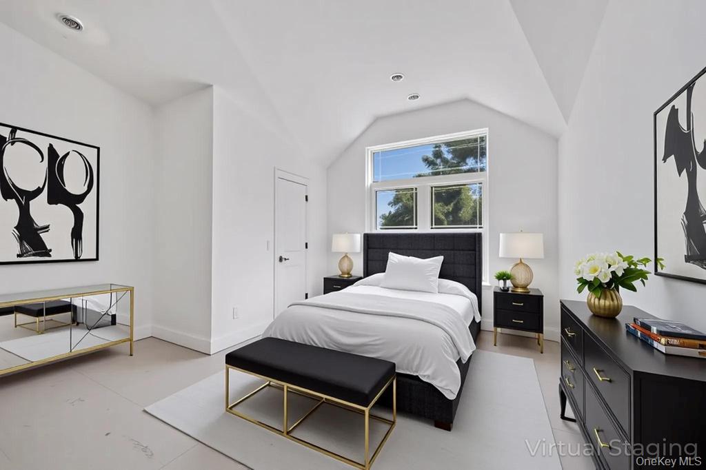 33 Rosemont Avenue, Farmingville, NY 11738