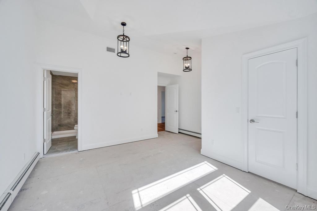 33 Rosemont Avenue, Farmingville, NY 11738