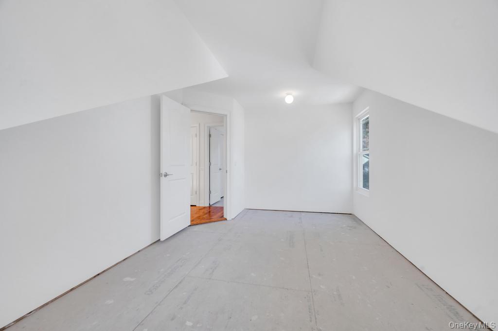 33 Rosemont Avenue, Farmingville, NY 11738