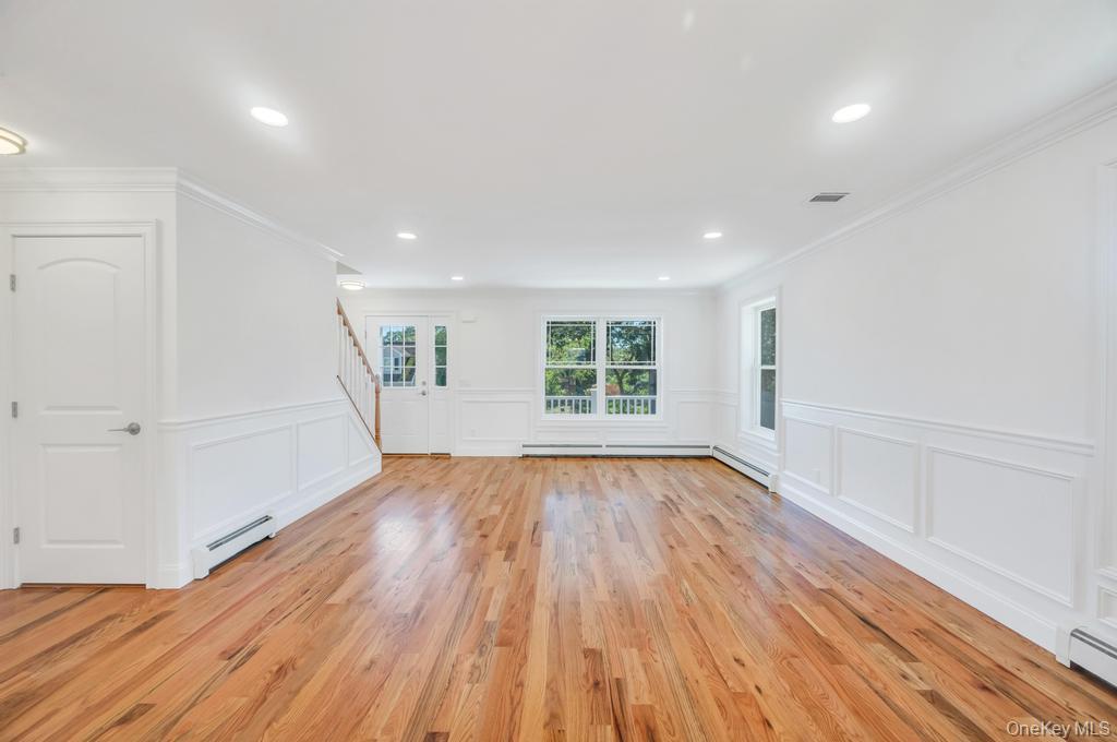 33 Rosemont Avenue, Farmingville, NY 11738