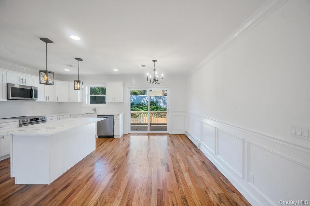 33 Rosemont Avenue, Farmingville, NY 11738