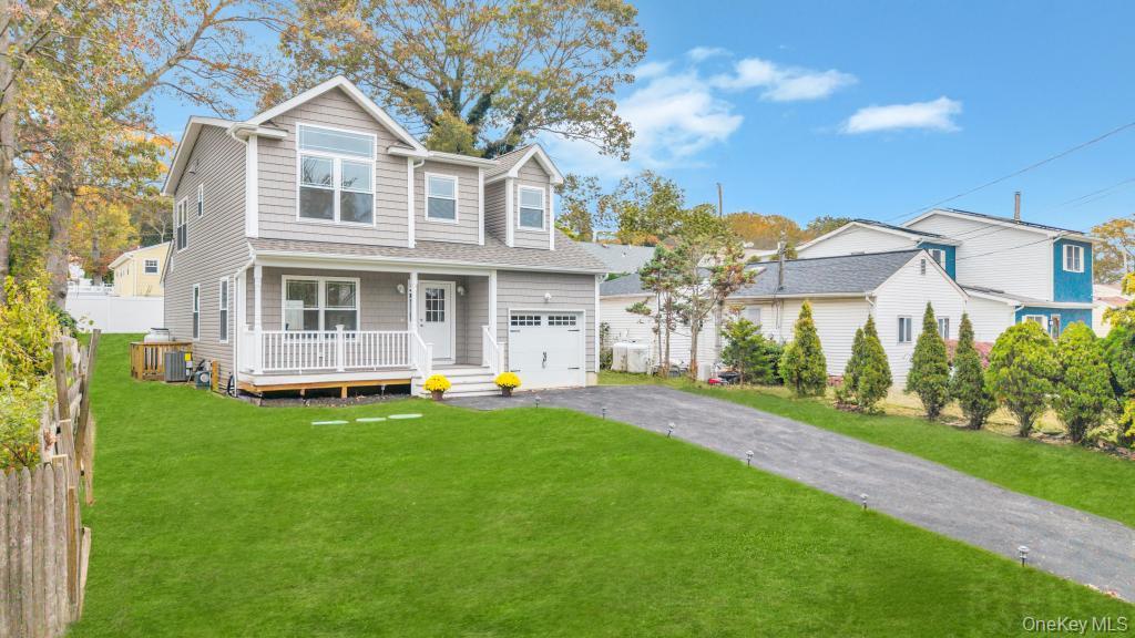 33 Rosemont Avenue, Farmingville, NY 11738