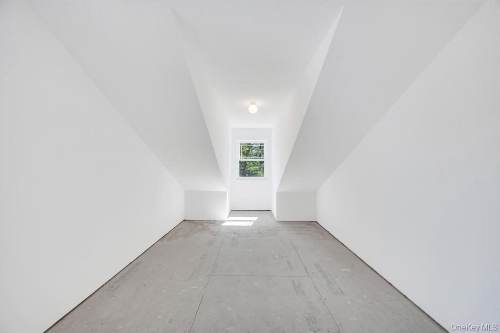 33 Rosemont Avenue, Farmingville, NY 11738