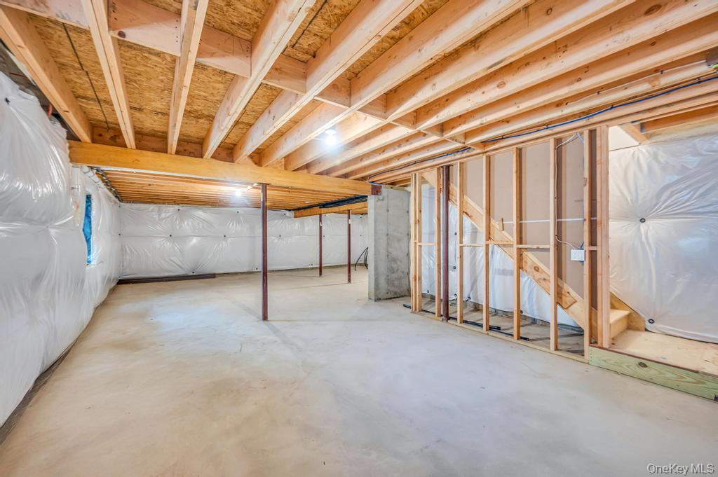 33 Rosemont Avenue, Farmingville, NY 11738