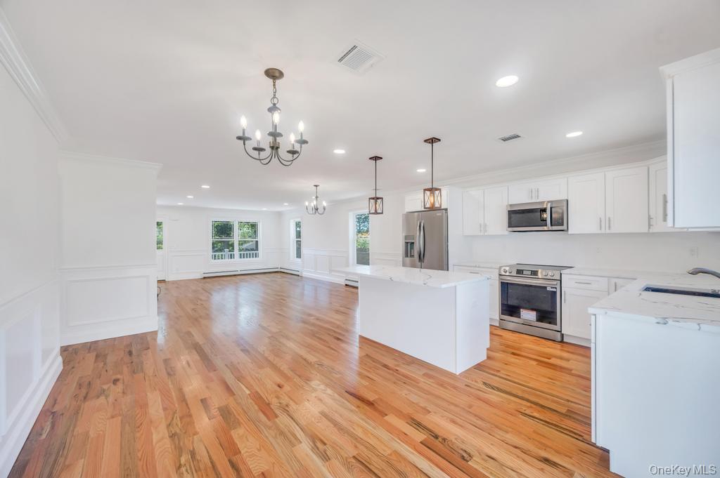 33 Rosemont Avenue, Farmingville, NY 11738