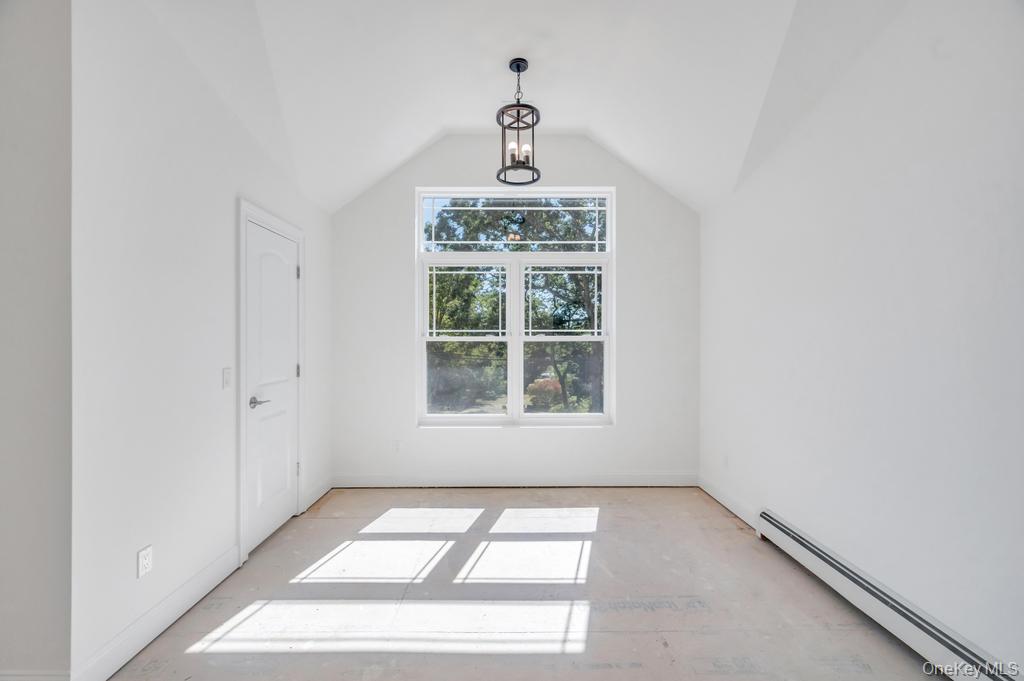 33 Rosemont Avenue, Farmingville, NY 11738