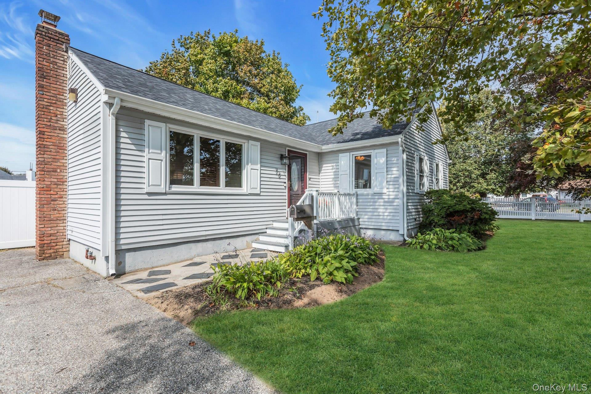 72 Nehring Avenue, Babylon, NY 11702