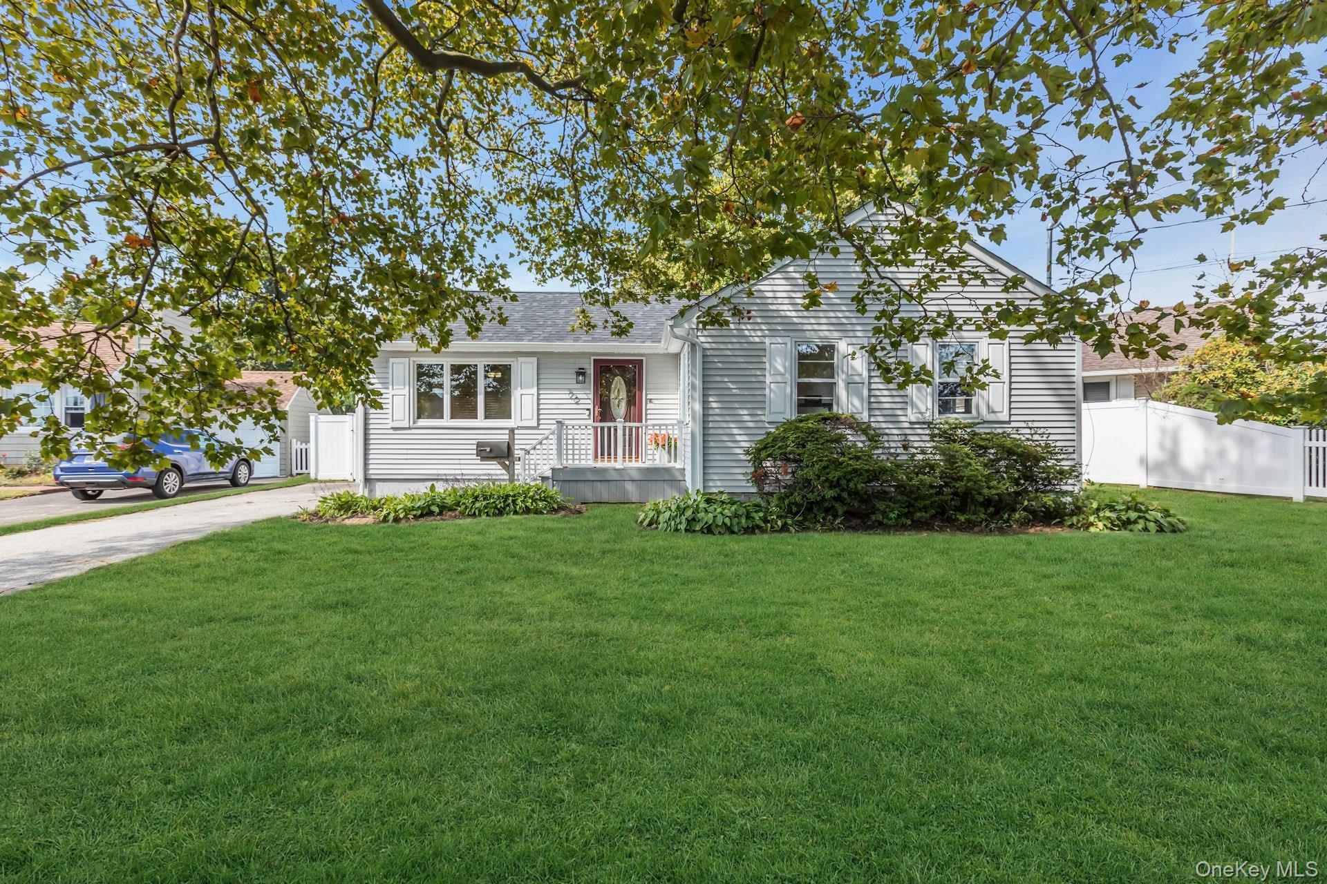 72 Nehring Avenue, Babylon, NY 11702