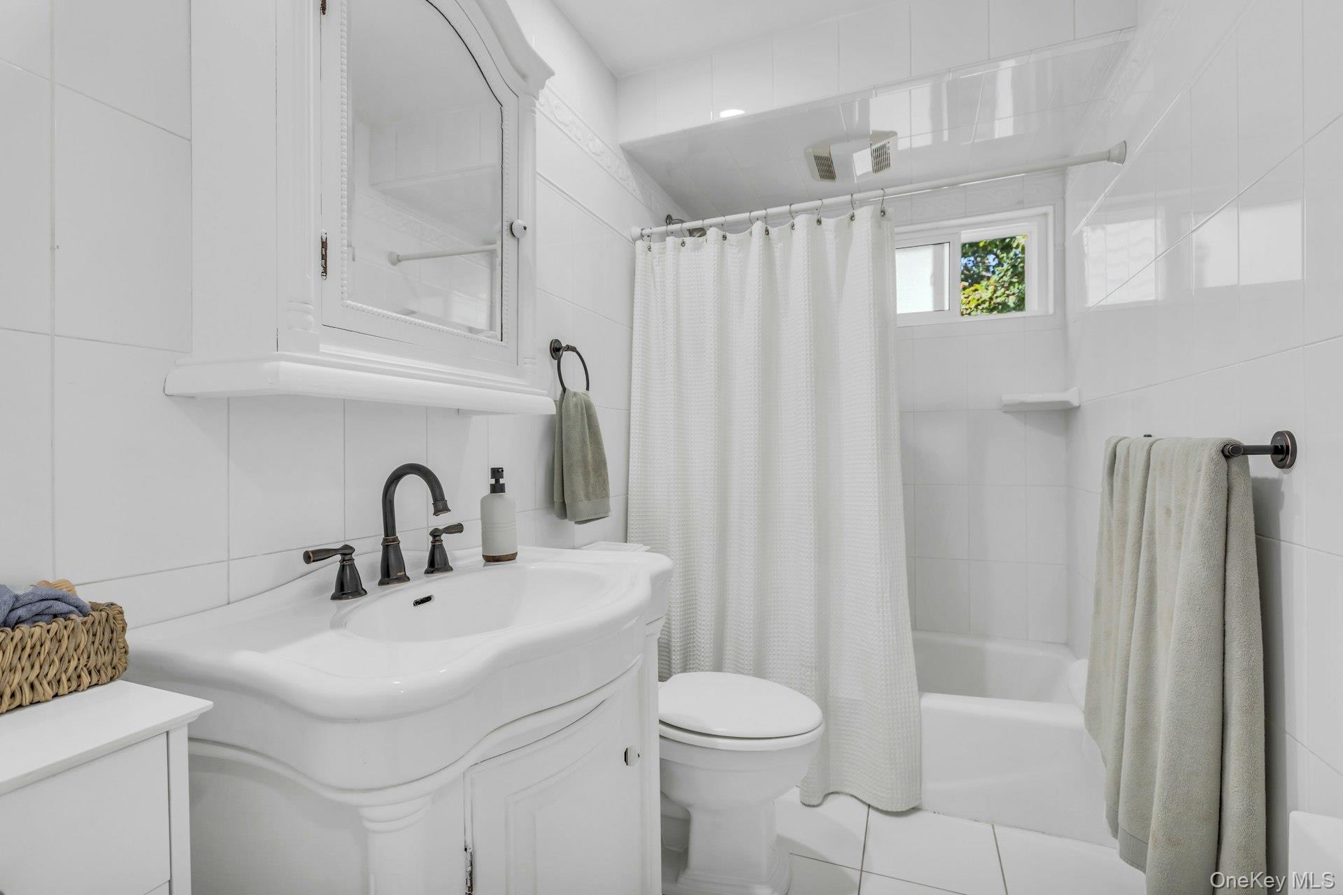 72 Nehring Avenue, Babylon, NY 11702